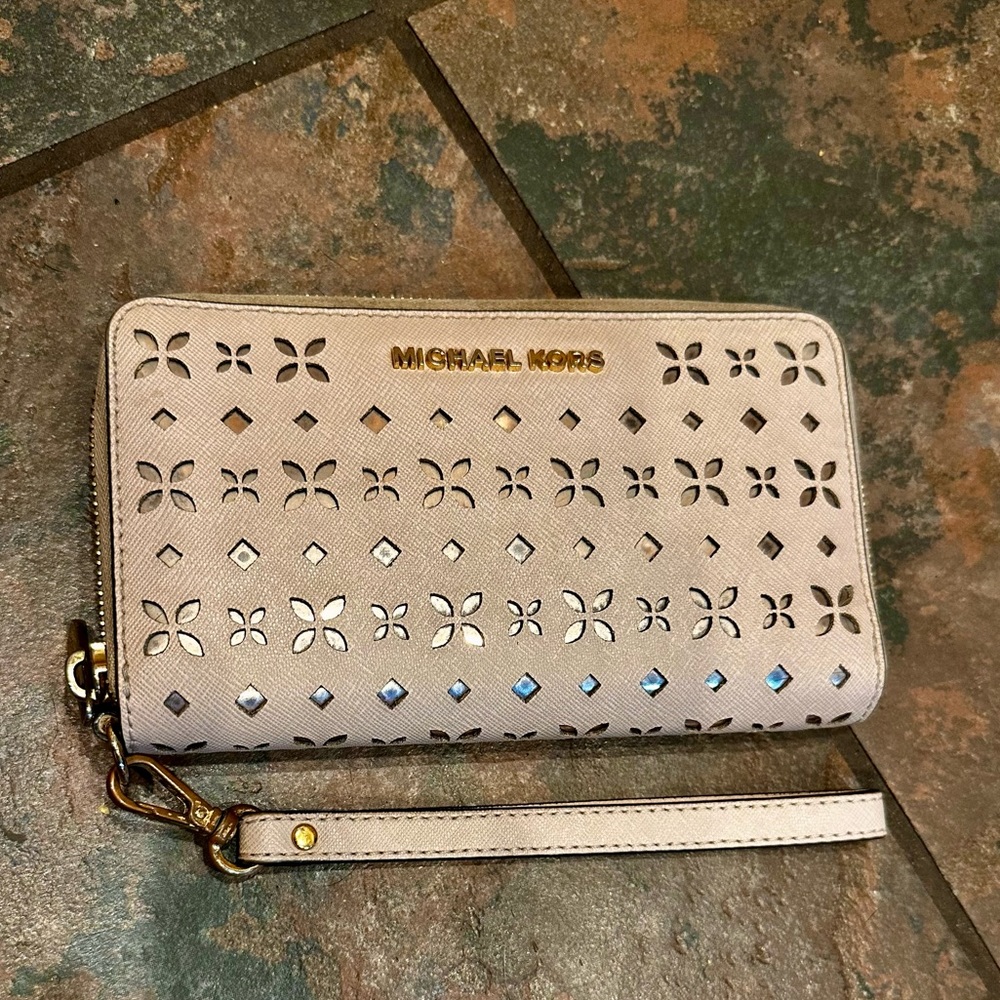 Michael Kors wristlet smart phone wallet